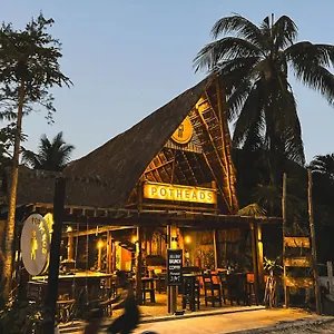 tunich-jungle-cabanas.quintano-roohotels.com/